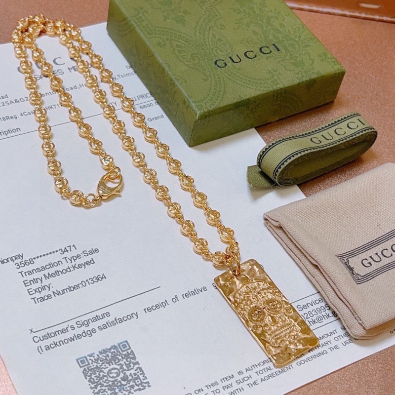 G*u*i necklaces